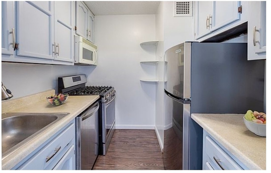 301 E 79th Street - Photo 5