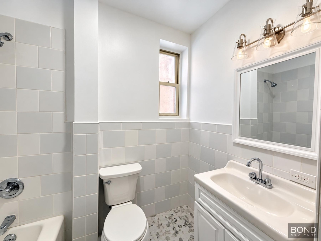 285 Rockaway Parkway - Photo 2