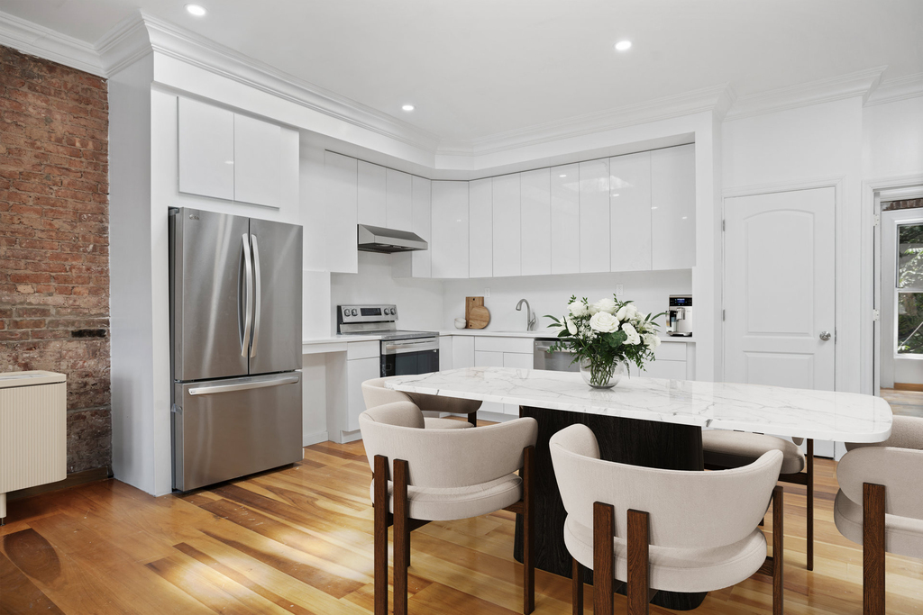 328 W 46th Street - Photo 2