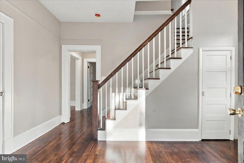 143 S Purcell Avenue - Photo 2