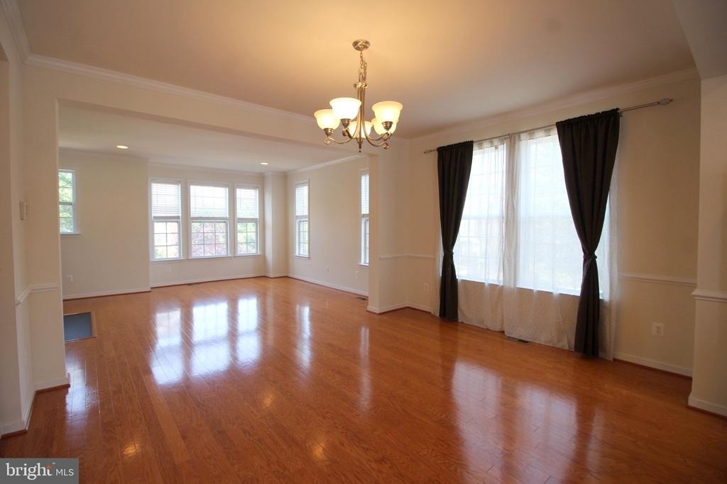 5800 Foley Street - Photo 9