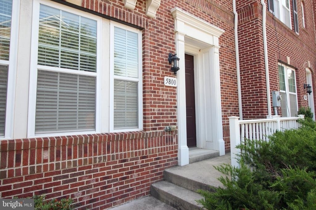 5800 Foley Street - Photo 0