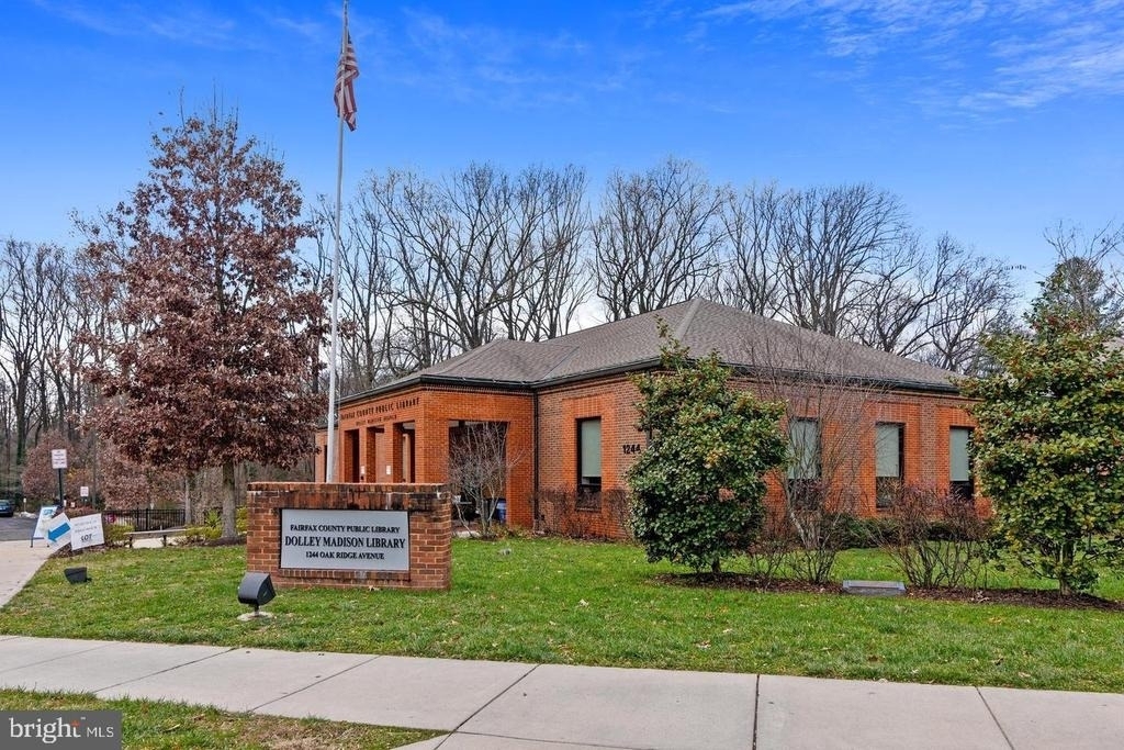 1571 Spring Gate Drive - Photo 46
