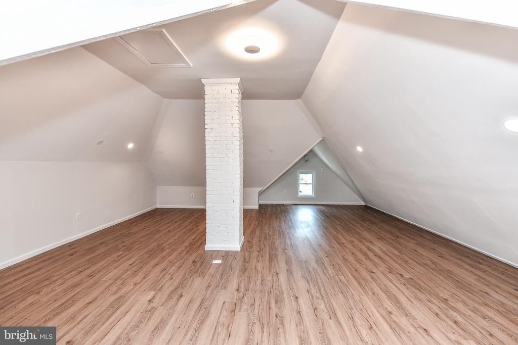 2415 Sandburg Street - Photo 23