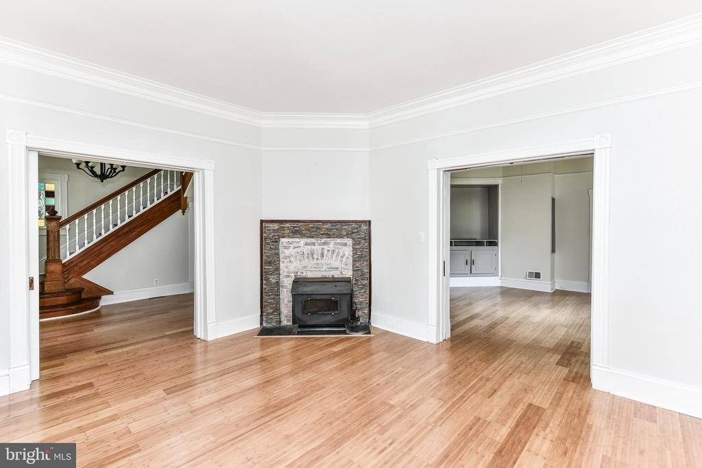 2415 Sandburg Street - Photo 7