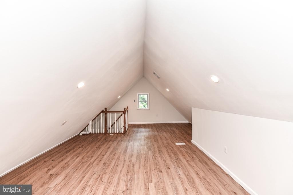 2415 Sandburg Street - Photo 25