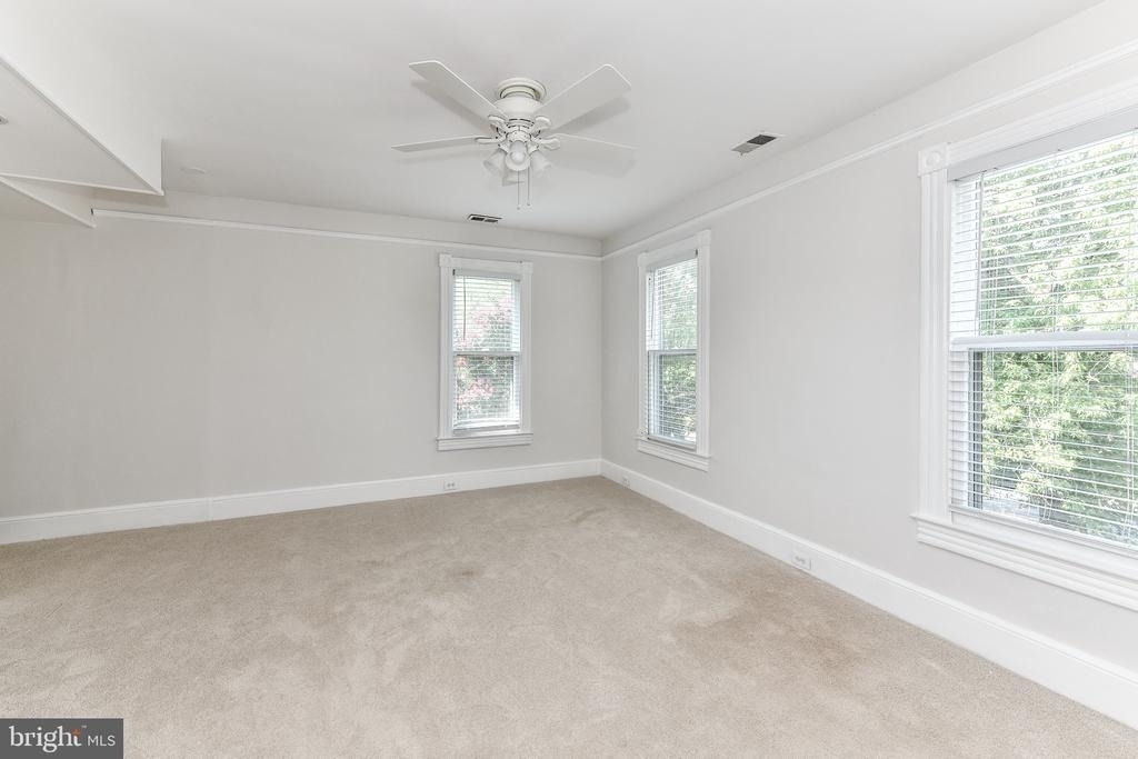 2415 Sandburg Street - Photo 18