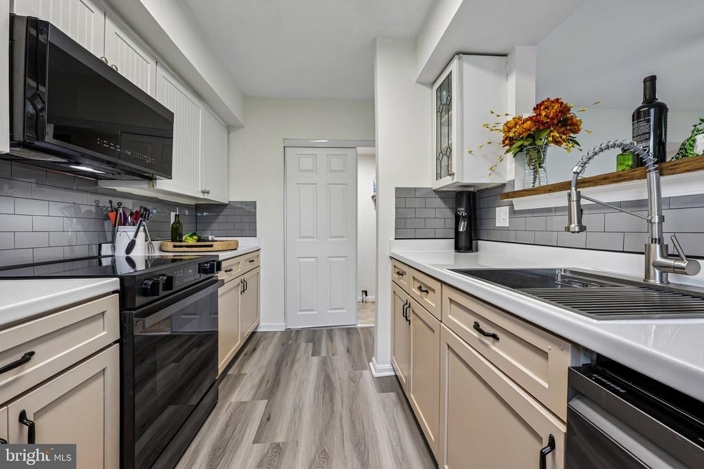 9899 Hagel Circle - Photo 16