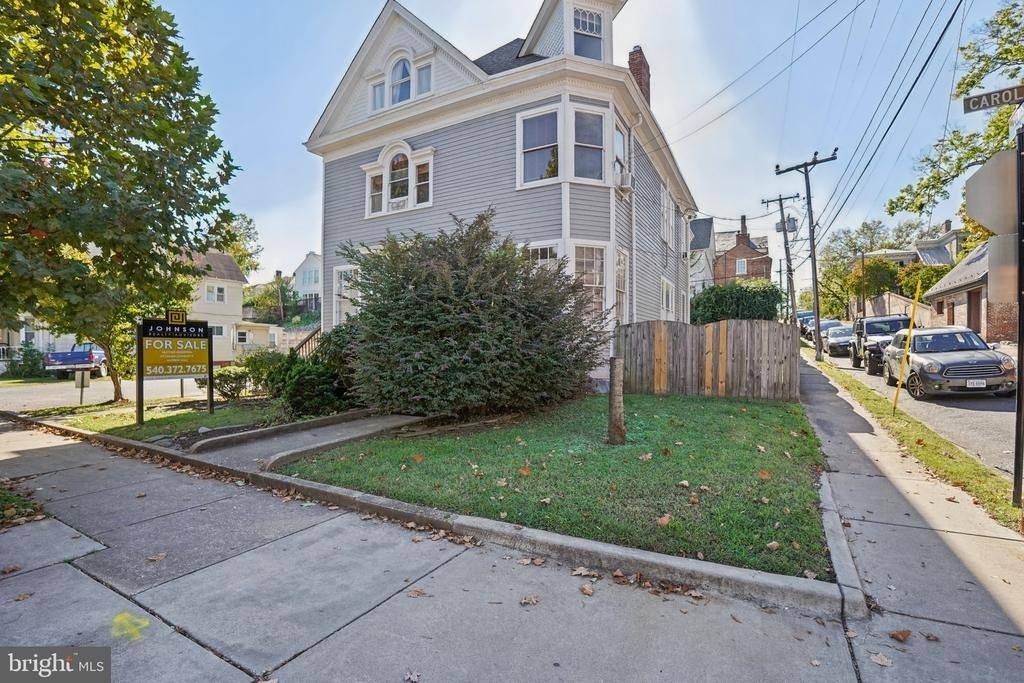 1122 Caroline Street - Photo 3