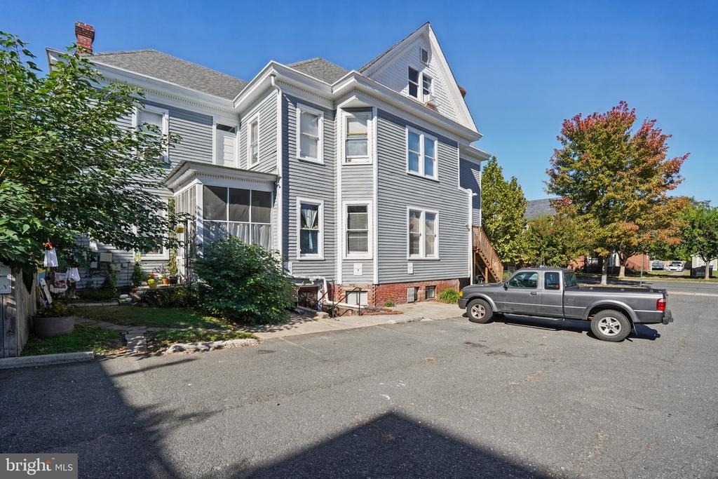1122 Caroline Street - Photo 1