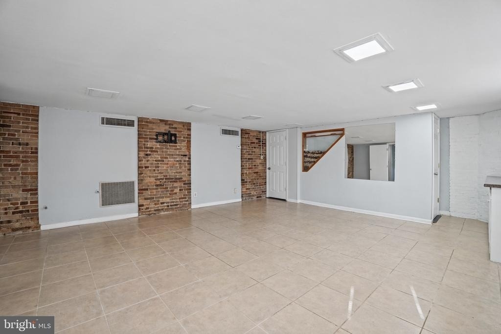 1122 Caroline Street - Photo 7