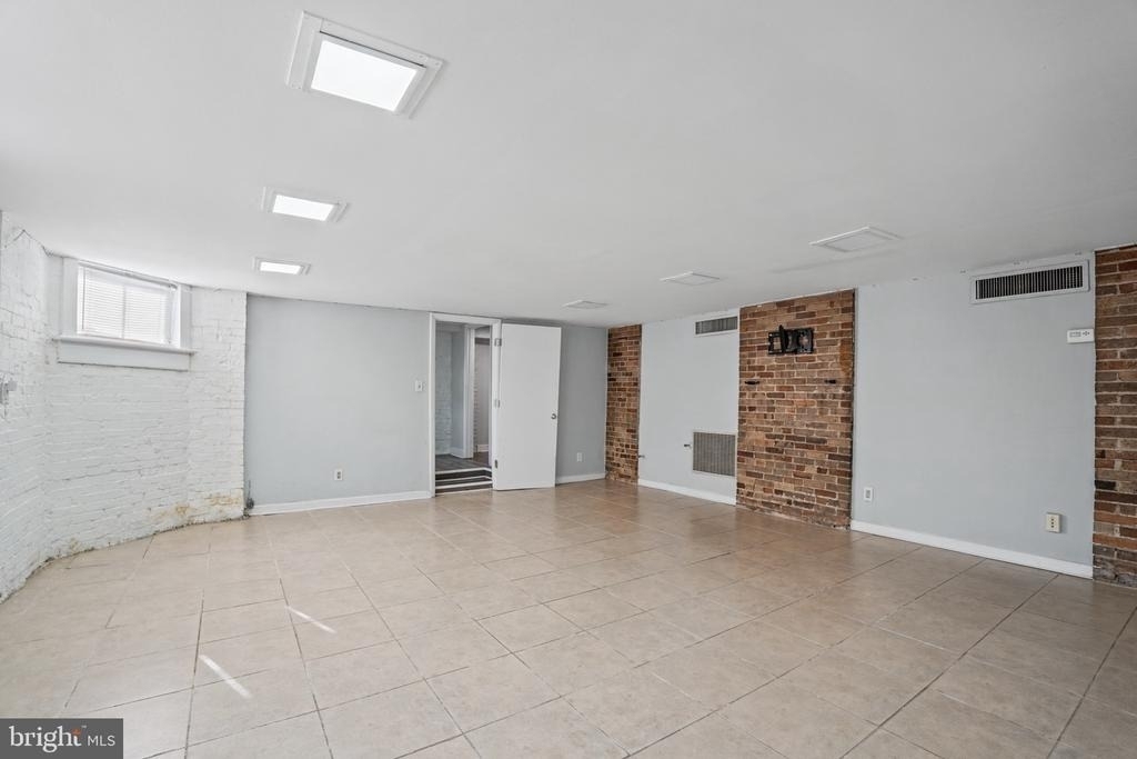 1122 Caroline Street - Photo 8