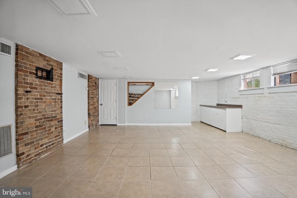 1122 Caroline Street - Photo 6