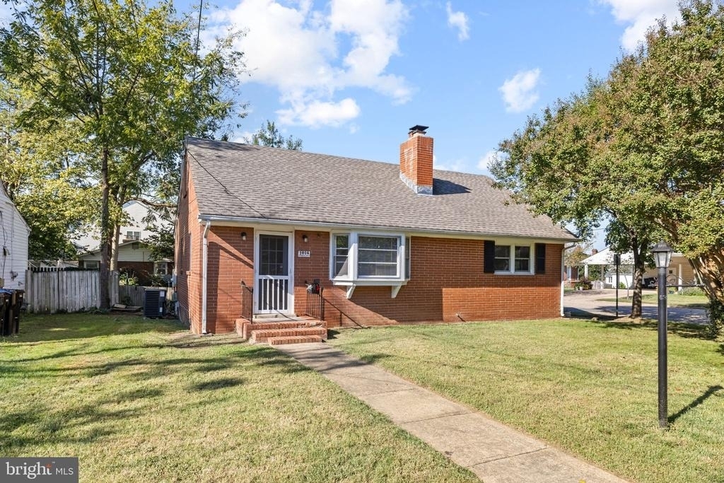 1014 Stafford Avenue - Photo 0