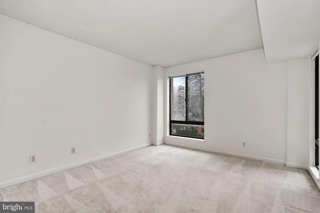 803 N Howard Street - Photo 4
