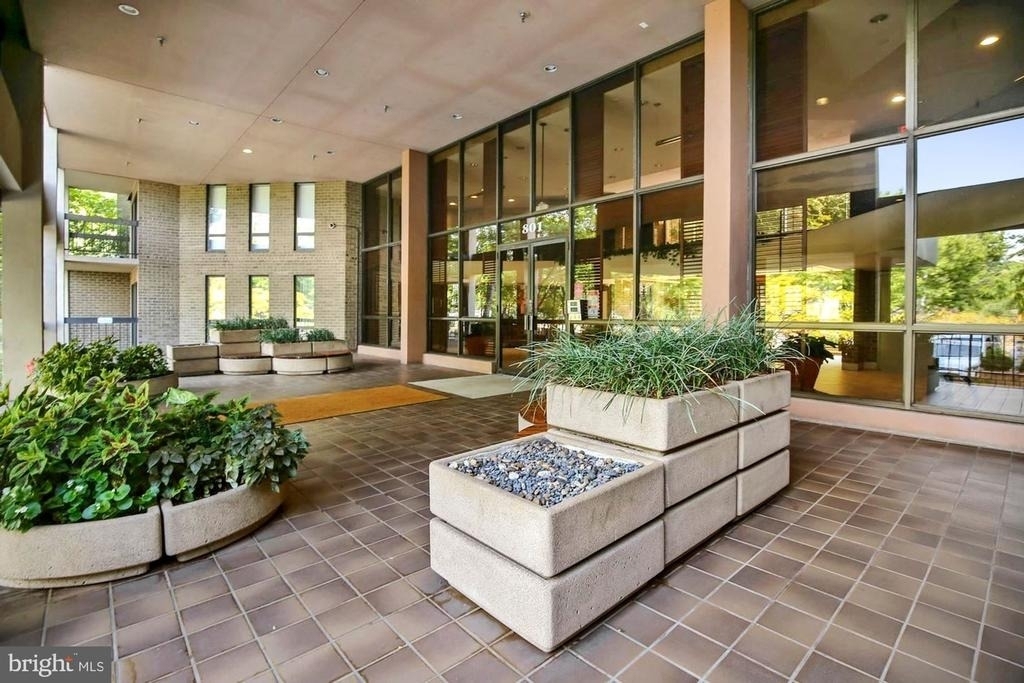 803 N Howard Street - Photo 1