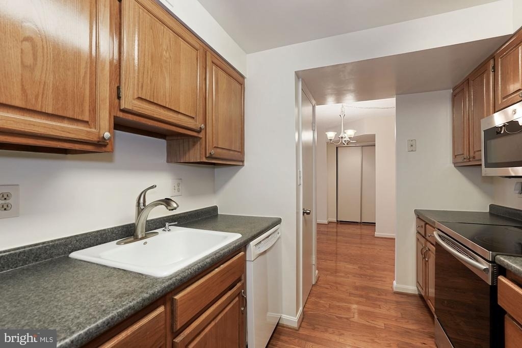 803 N Howard Street - Photo 18