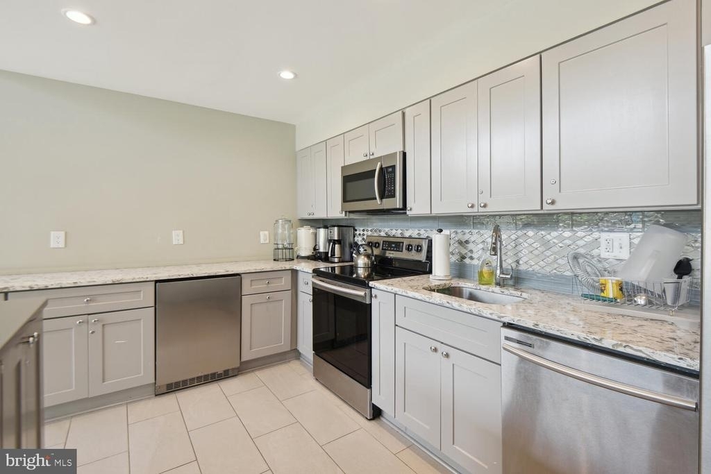 803 N Howard Street - Photo 35