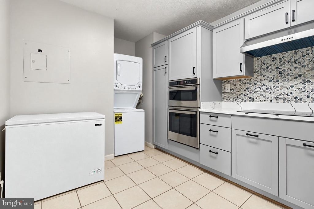 307 Yoakum Parkway - Photo 6