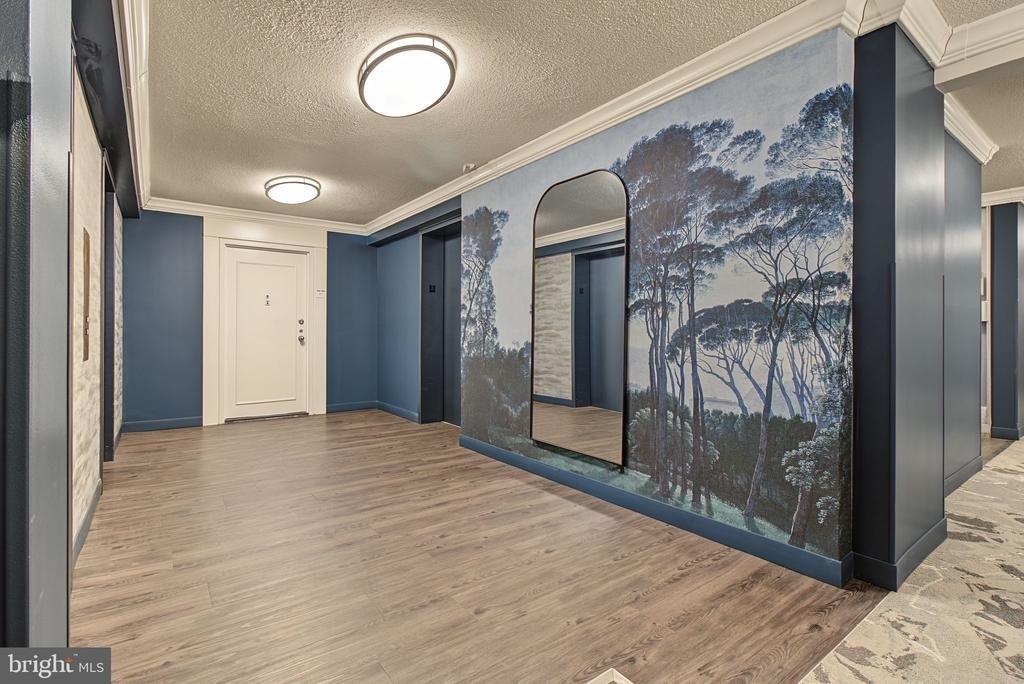 307 Yoakum Parkway - Photo 18