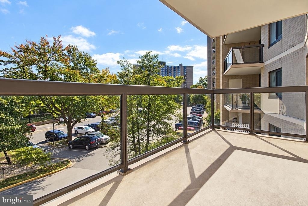 307 Yoakum Parkway - Photo 10