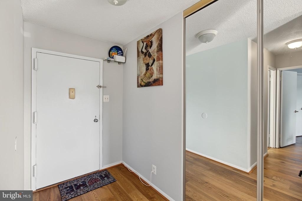 307 Yoakum Parkway - Photo 14