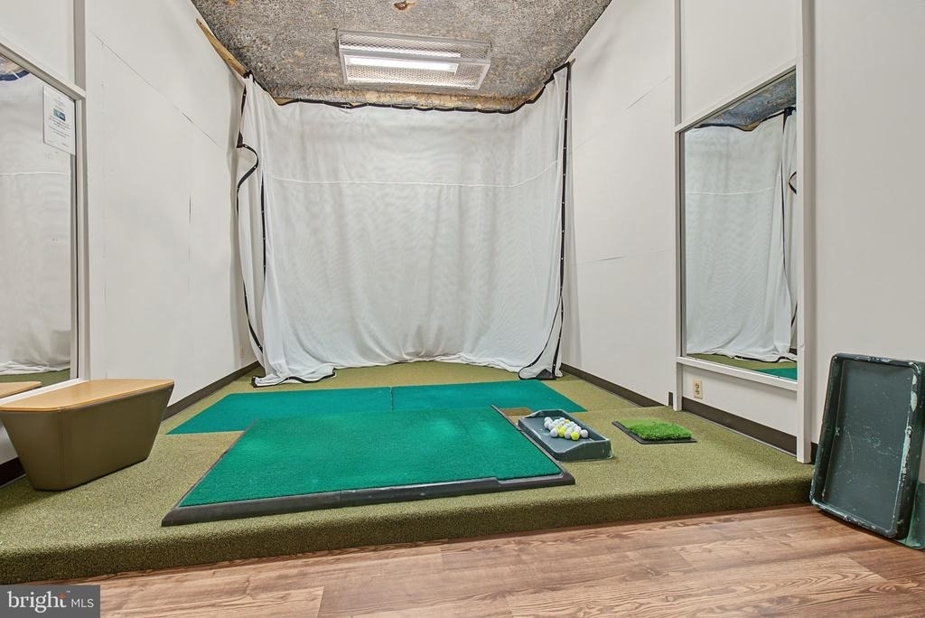 307 Yoakum Parkway - Photo 32