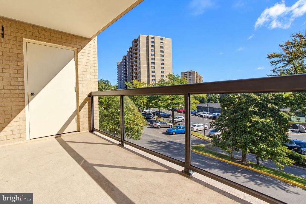 307 Yoakum Parkway - Photo 11