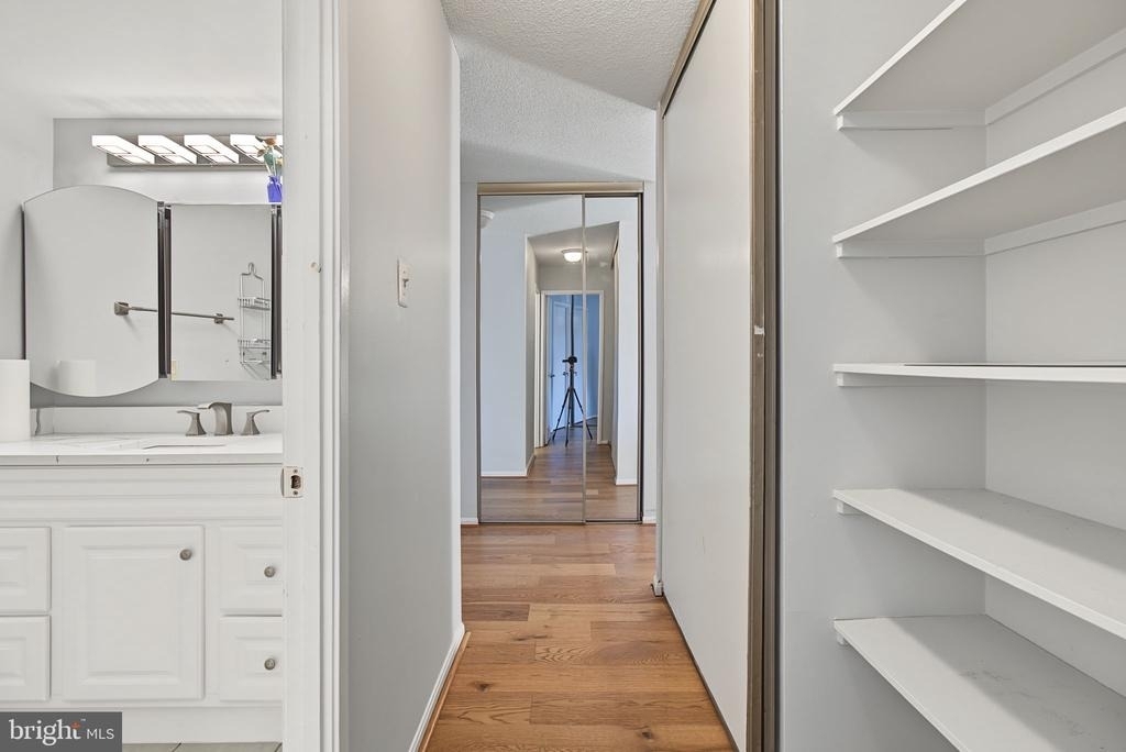 307 Yoakum Parkway - Photo 16