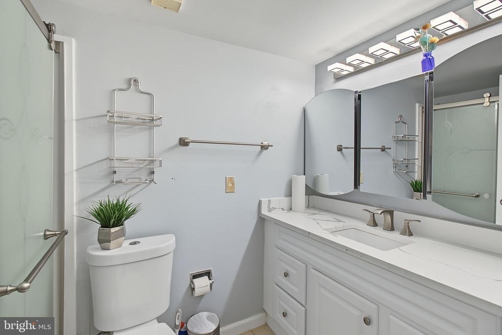 307 Yoakum Parkway - Photo 12