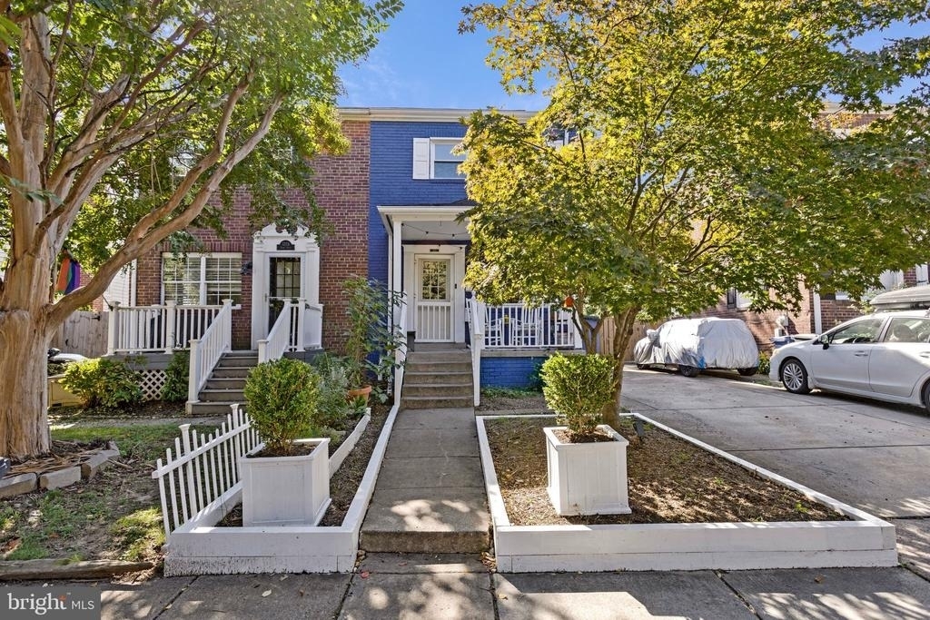 327 Ashby Street - Photo 0