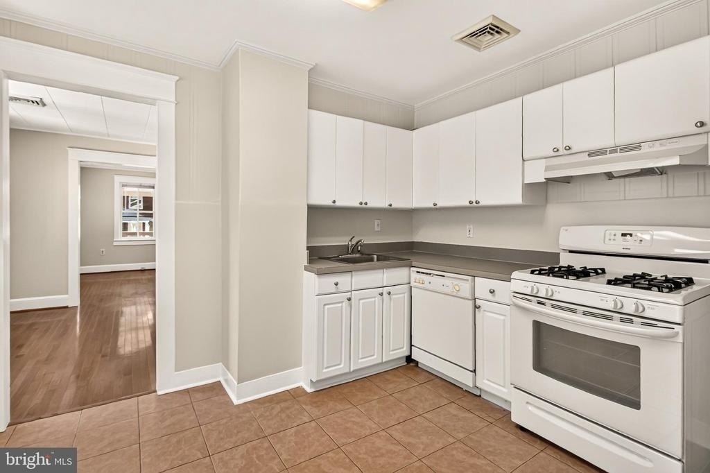 4515 7th Street N - Photo 10