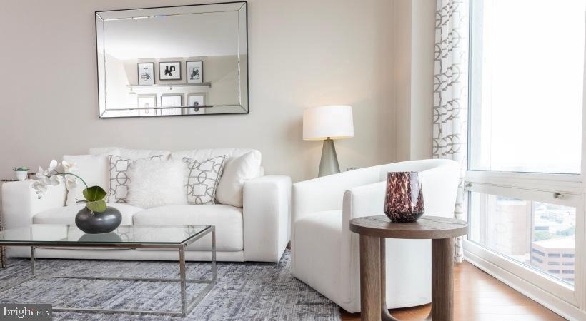 207 W Washington Square - Photo 16