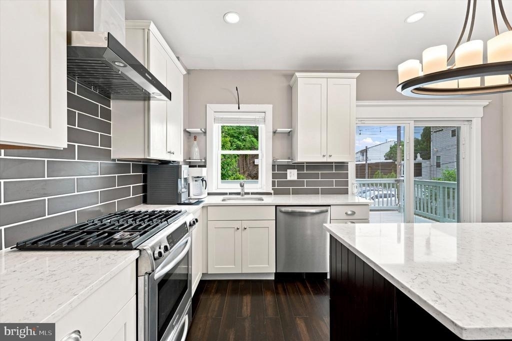 305 Carson Street - Photo 5