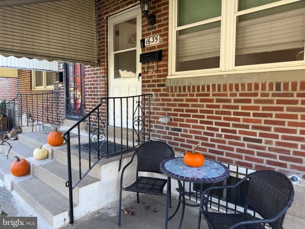 1635 Meribrook Road - Photo 1