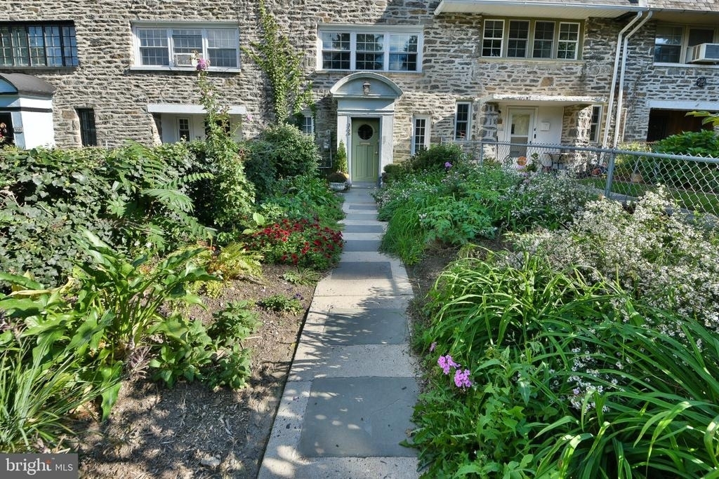 346 E Meehan Avenue - Photo 1