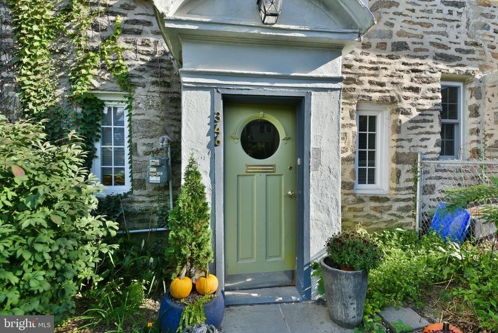 346 E Meehan Avenue - Photo 0