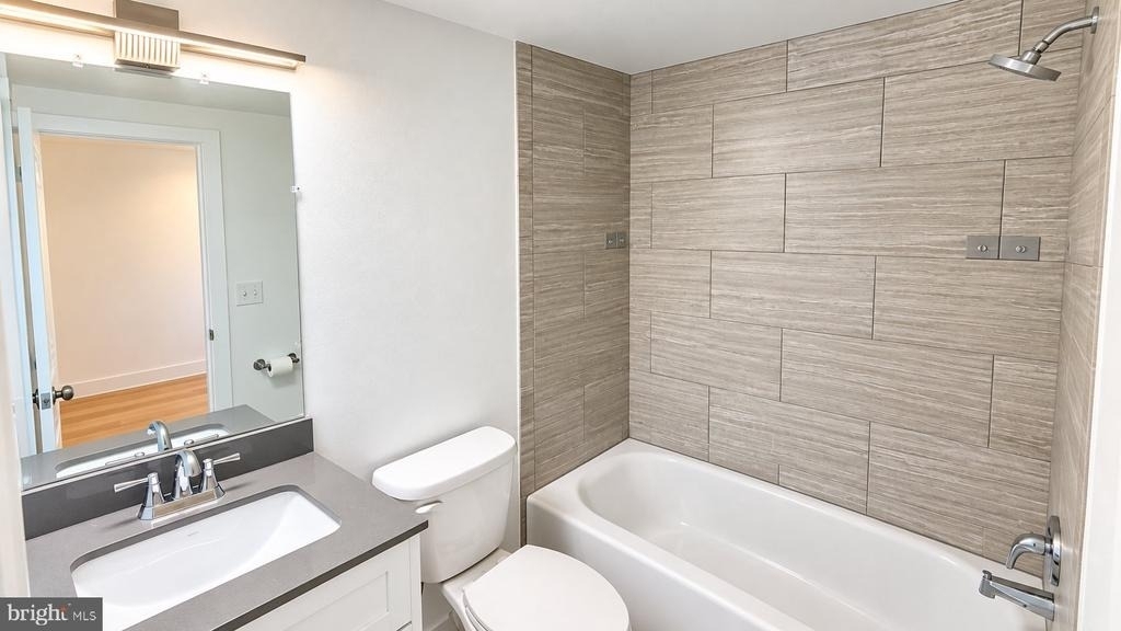 153 Dupont Street - Photo 10