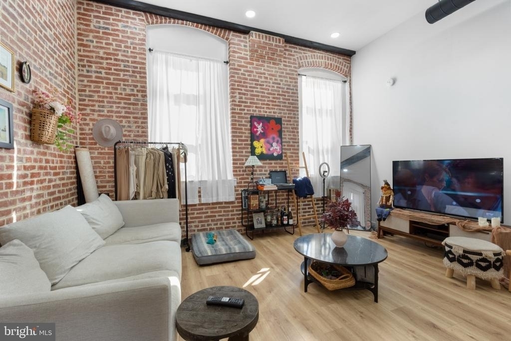 2045 Trenton Avenue - Photo 4