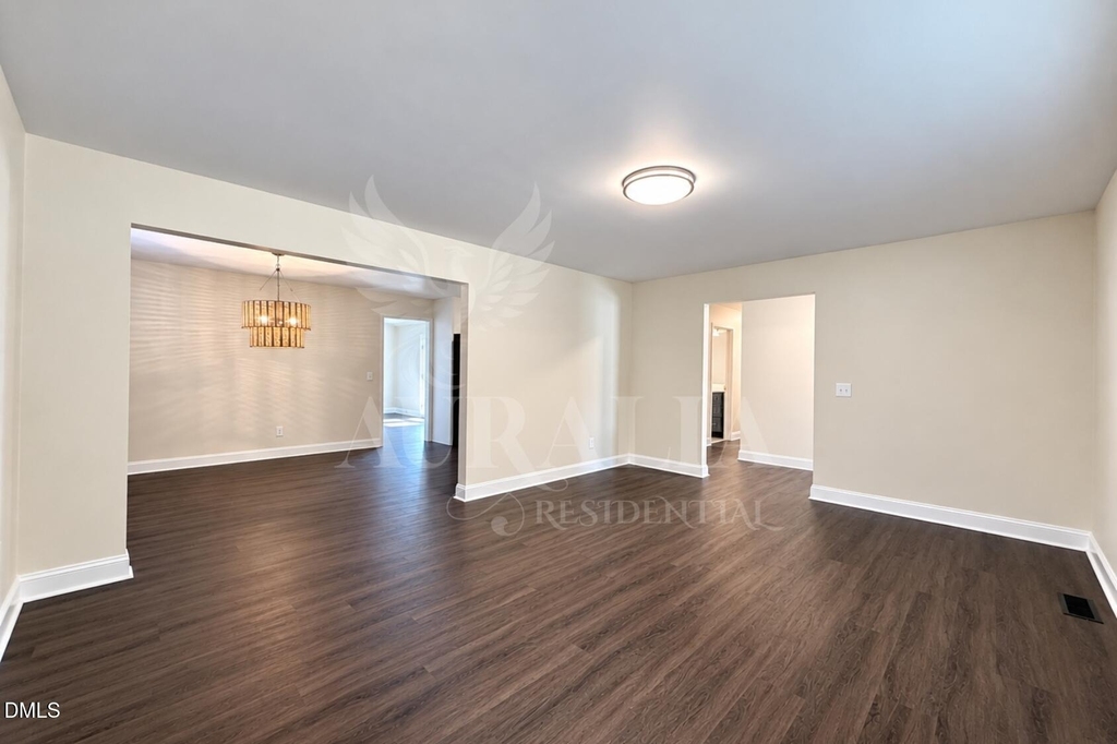 4800 Sweetbriar Drive - Photo 7