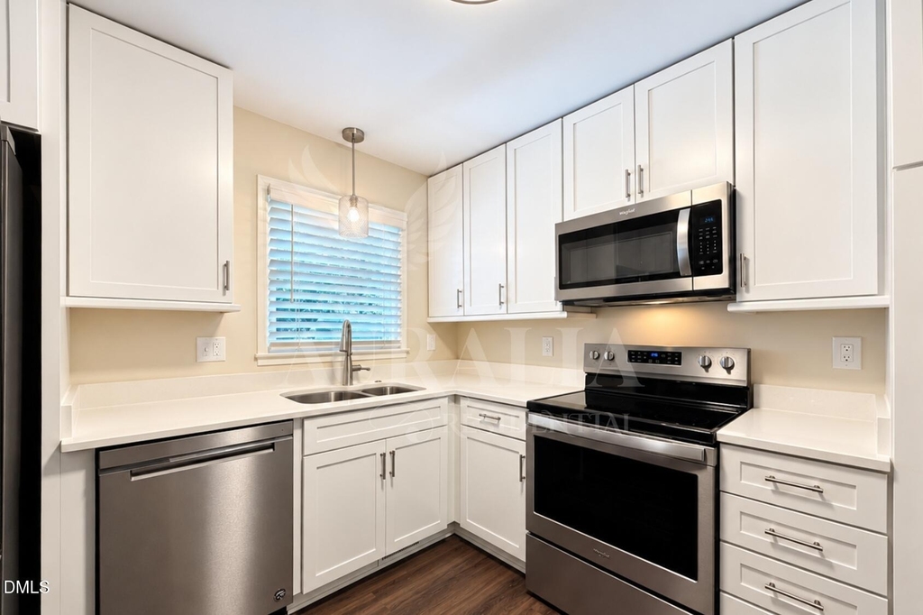 4800 Sweetbriar Drive - Photo 11