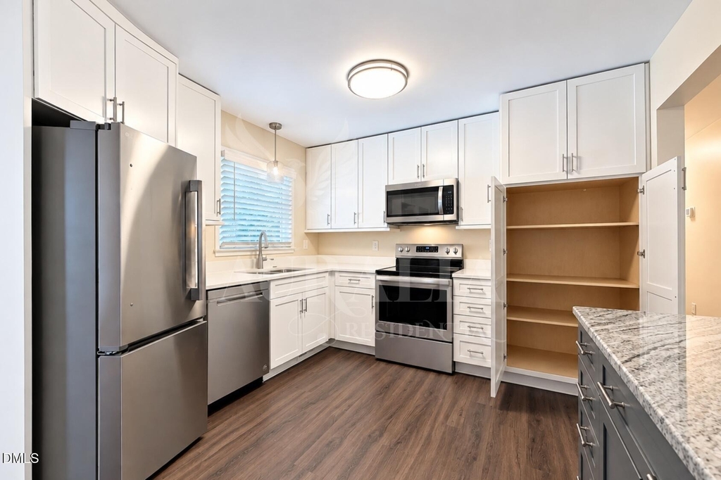 4800 Sweetbriar Drive - Photo 10