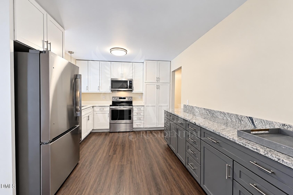 4800 Sweetbriar Drive - Photo 9