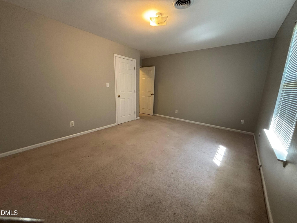 1630 Oxford Road - Photo 4