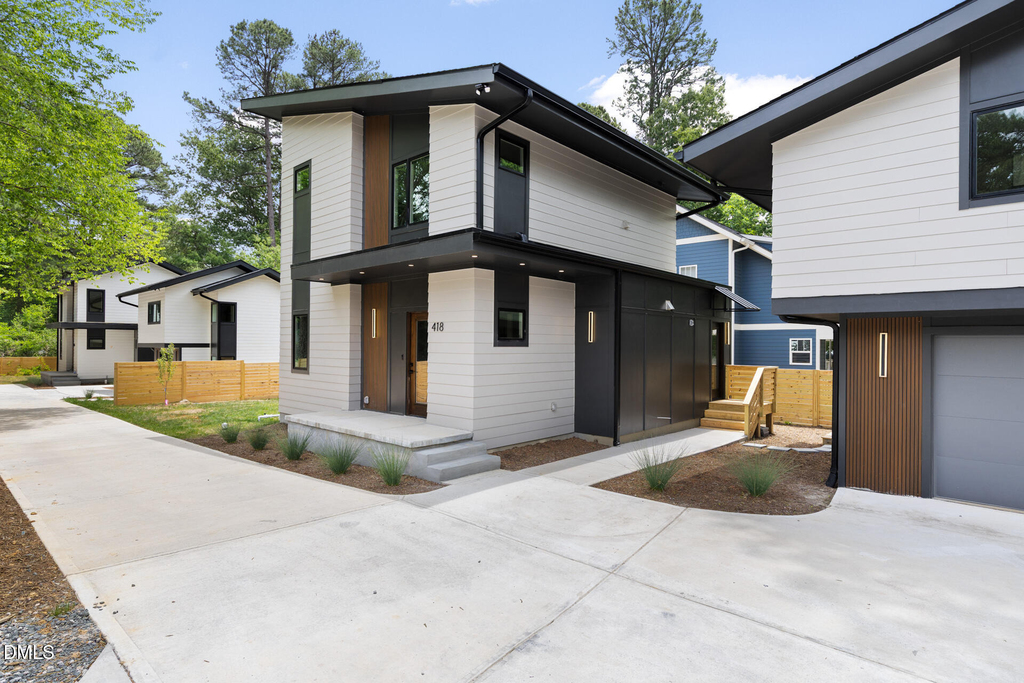 418 E Hammond Street - Photo 2