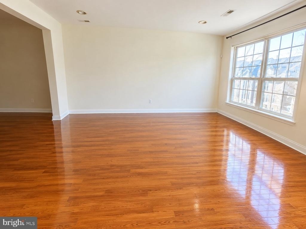 93 Hoover Avenue - Photo 5
