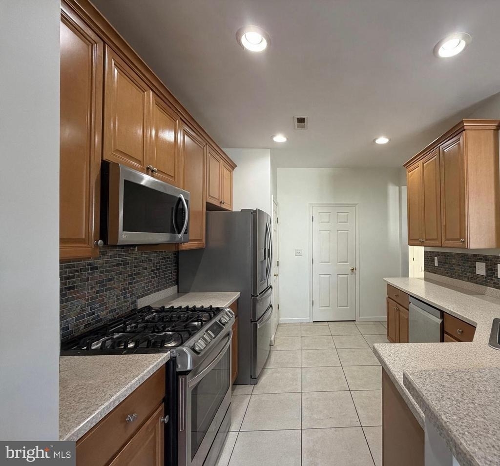 93 Hoover Avenue - Photo 6