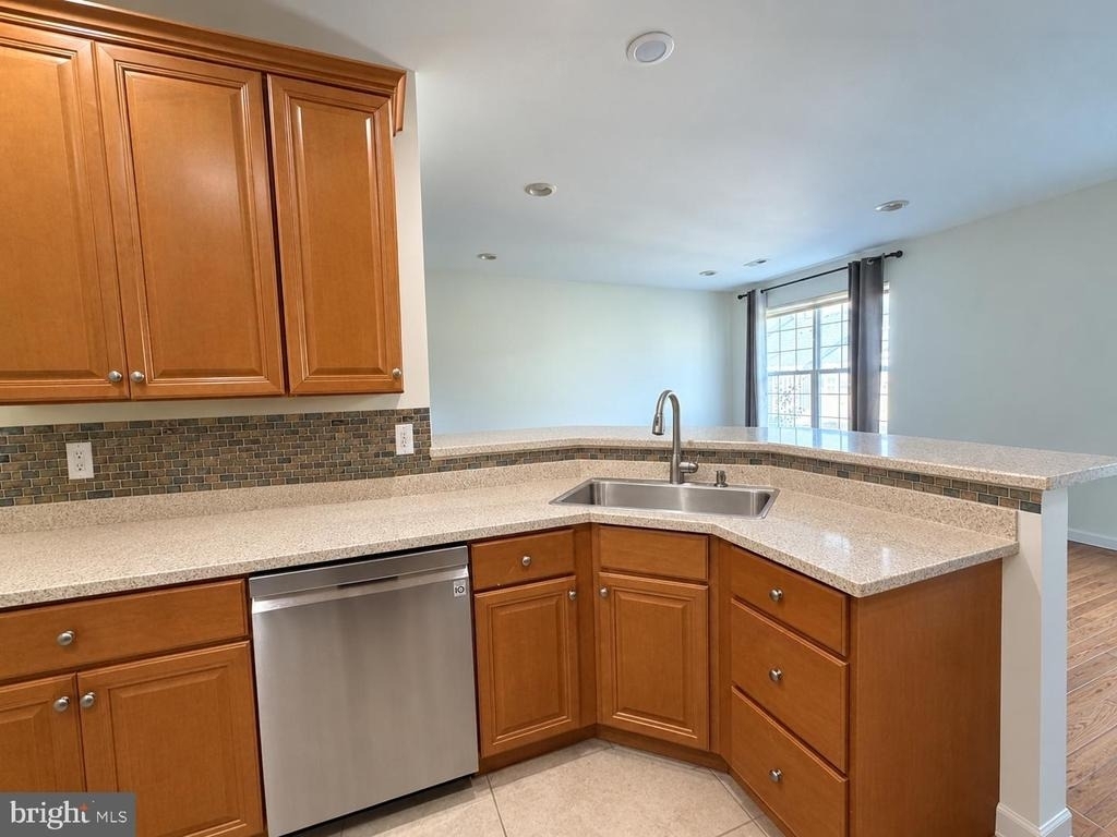 93 Hoover Avenue - Photo 2