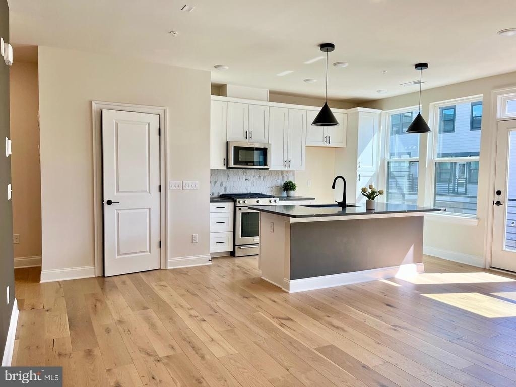 805 Shay Court - Photo 11