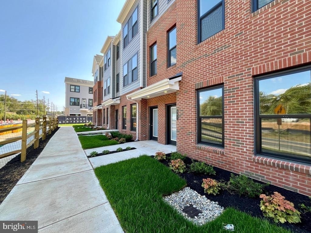 805 Shay Court - Photo 0